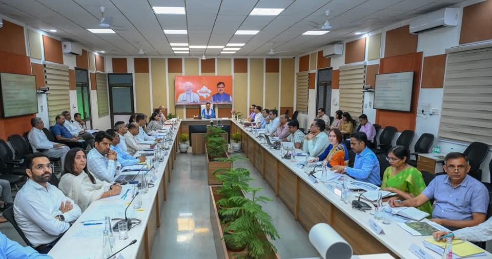 मुख्यमंत्री निवास पर आगामी पर्यावरण, योग दिवस और अहिल्याबाई जयंती की तैयारियों को लेकर समीक्षा बैठक आयोजित।