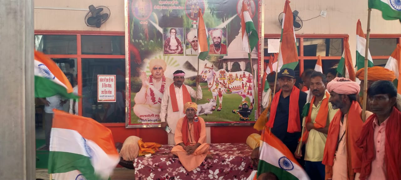 ऑपरेशन सिंदूर के सम्मान में गोगामेड़ी में भव्य तिरंगा यात्रा, महंत रूपनाथ जी की अगुवाई में उमड़ा जनसैलाब।