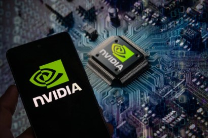 चीन पर अमेरिकी पाबंदियों के बीच भी Nvidia की कमाई में जबरदस्त उछाल, AI चिप्स ने दिखाया दम।