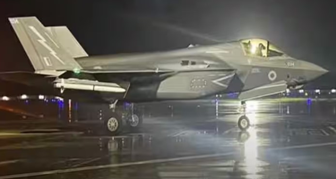 7 दिन से भारत में क्यों खड़ा है ब्रिटिश F-35 फाइटर जेट? जानिए कब भरेगा उड़ान।