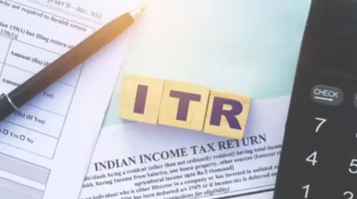 शुरू हुआ ITR फाइल करने का सीजन: ITR-1, ITR-2 या ITR-4 — जानें आपके लिए कौन सा फॉर्म है सही।