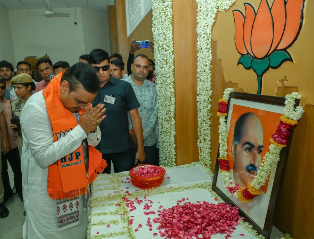 बलिदान दिवस पर श्रद्धांजलि सभा: डॉ. श्यामा प्रसाद मुखर्जी को भाजपा नेताओं ने किया नमन, ‘एक देश, एक विधान’ के संकल्प को दोहराया।