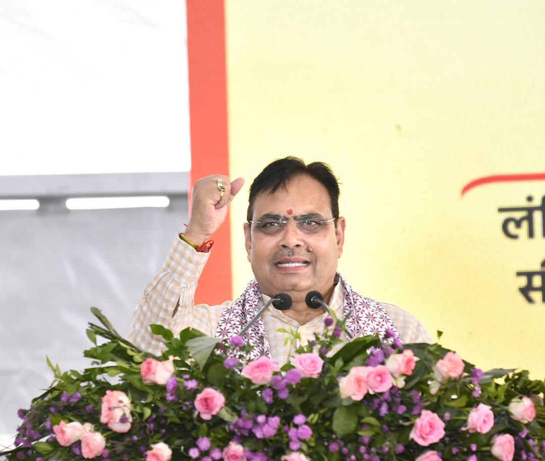 मुख्यमंत्री भजनलाल शर्मा ने दईजर ग्राम पंचायत में अंत्योदय संबल पखवाड़ा कार्यक्रम को किया संबोधित, लाभार्थियों को सौंपे चेक व उपकरण।
