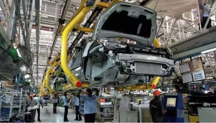 मारुति सुजुकी की पहली इलेक्ट्रिक SUV E-Vitara लॉन्च के करीब, शेयर कीमत 12,800 के पार पहुंची।