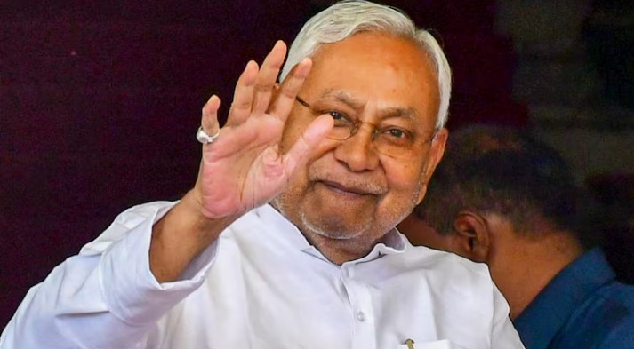 बिहार चुनाव से पहले नीतीश कुमार का बड़ा फैसला: सामाजिक सुरक्षा पेंशन अब ₹1100 महीना, पहले से दोगुनी से भी ज्यादा।