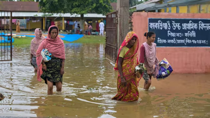 नॉर्थ ईस्ट में भारी बारिश और बाढ़ का कहर: अब तक 37 की मौत, 7 लाख से ज्यादा लोग प्रभावित।