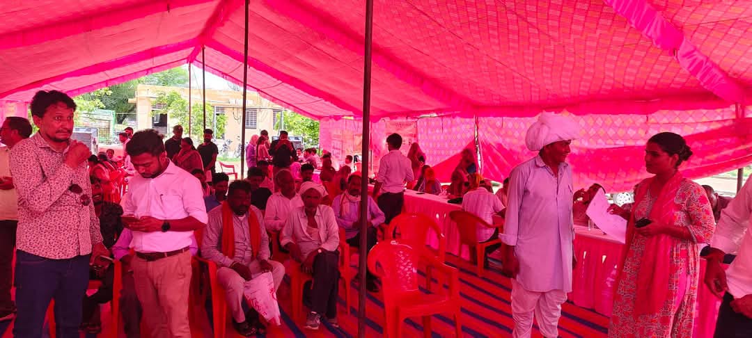 खोरा मीणा ग्राम पंचायत में पंडित दीनदयाल उपाध्याय अंत्योदय संभल पखवाड़ा शिविर का आयोजन, सैकड़ों ग्रामीणों को मिली राहत।