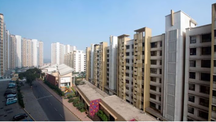 रेपो रेट में कटौती से रियल एस्टेट सेक्टर में नई जान, एक्सपर्ट बोले- बूस्टर डोज साबित होगा RBI का कदम।
