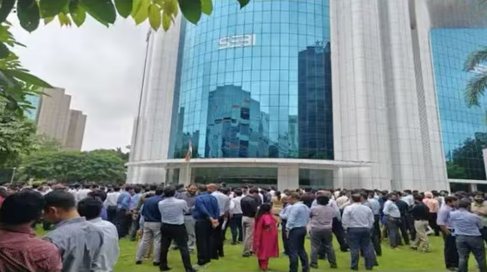 अब अपनी मर्जी से शेयर बाजार से हट सकेंगी PSU कंपनियां, स्टार्टअप्स और विदेशी निवेशकों को भी बड़ी राहत।