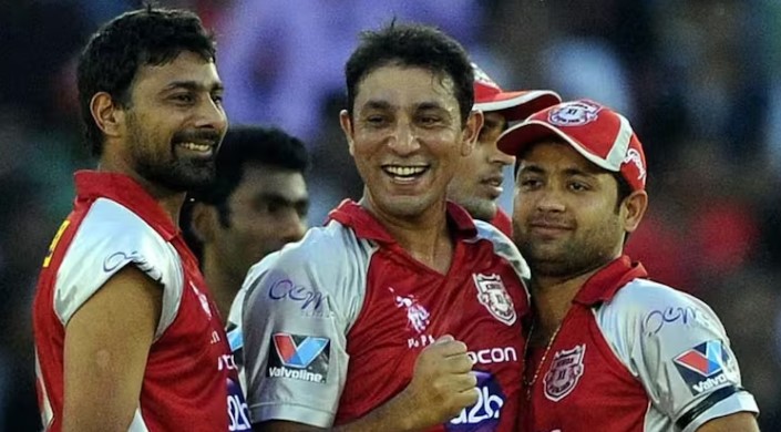 2015 में IPL खेल चुके अजहर महमूद बने पाकिस्तान टेस्ट टीम के हेड कोच, जानिए उनका क्रिकेट करियर और निजी जीवन।
