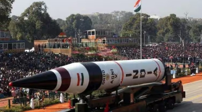 SIPRI रिपोर्ट 2025: भारत के पास अब 180 परमाणु हथियार, पाकिस्तान को पीछे छोड़ा।