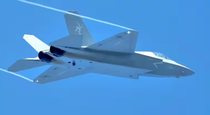ऑपरेशन सिंदूर के बाद पाकिस्तान में खौफ! चीन से मिलने वाले J-35A फाइटर और PL-17 मिसाइल से बढ़ेगी ताकत।
