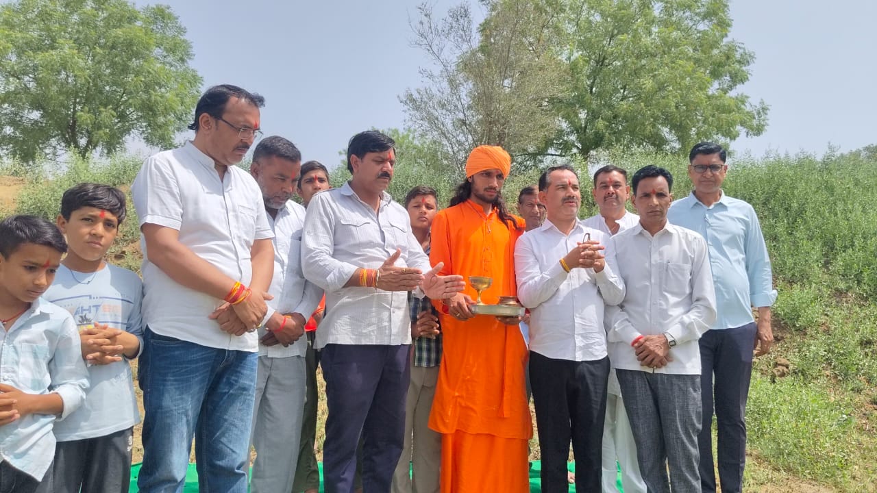 राम तलाई धाम में गूंजा जल संरक्षण का संदेश, संत खेताराम जी की जोहड़ी का हुआ पूजन और सफाई।