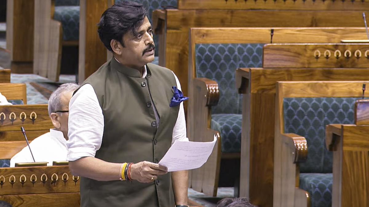 भोजपुरी सुपरस्टार से संसद रत्न तक: रविकिशन ने 56 साल में रच दी प्रेरणा की कहानी, जानिए उनकी ज़िंदगी के अनछुए पहलू
