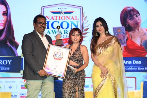 बॉलीवुड की पसंदीदा टैरो रीडर बनीं कोलकाता की एना दास, नेशनल आइकॉन अवार्ड 2025 से सम्मानित।
