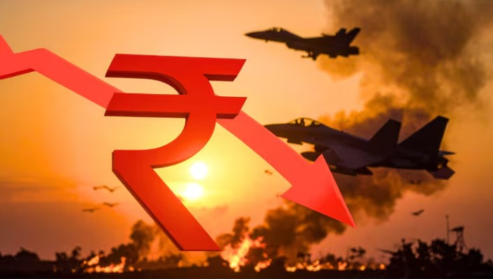 अमेरिकी डॉलर के आगे कमजोर पड़ा रुपया, 85.90 के स्तर तक फिसला, जानिए वजह।