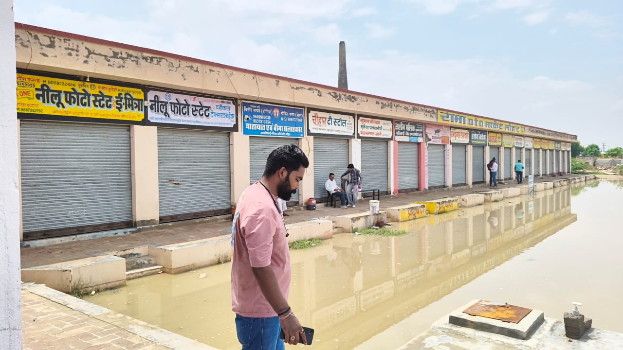 नोहर जिला परिवहन कार्यालय की कार्यप्रणाली के खिलाफ अनिश्चितकालीन हड़ताल, यातायात सलाहकार समिति ने उठाई आवाज़।