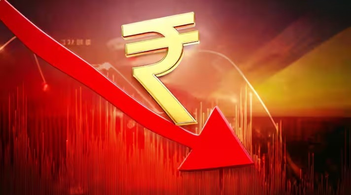 ट्रंप की टैरिफ धमकियों के बीच सहमा रुपया, डॉलर के मुकाबले 21 पैसे टूटा।