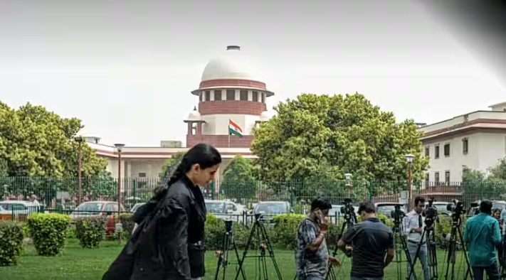 उद्धव गुट ने ‘तीर-धनुष’ पर अपने दावे की जल्द सुनवाई की मांग की, सुप्रीम कोर्ट ने 16 जुलाई की तारीख तय की।