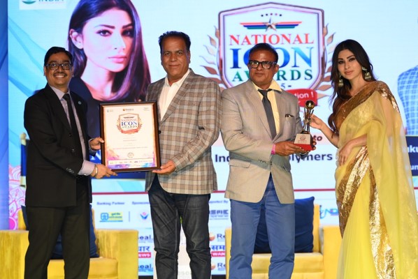 नासिक के सुकुमारन नायर को मिला राष्ट्रीय आइकॉन अवार्ड 2025, इंडस्ट्रियल रबर रोलर्स के टॉप एक्सपोर्टर के रूप में पहचान।
