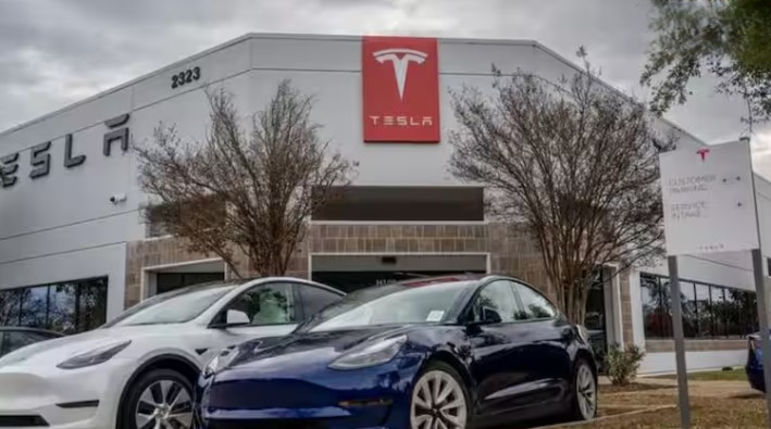 Tesla ने भारत में जारी की पहली कार की कीमतें, Model Y की डिलीवरी Q3 2025 से शुरू।