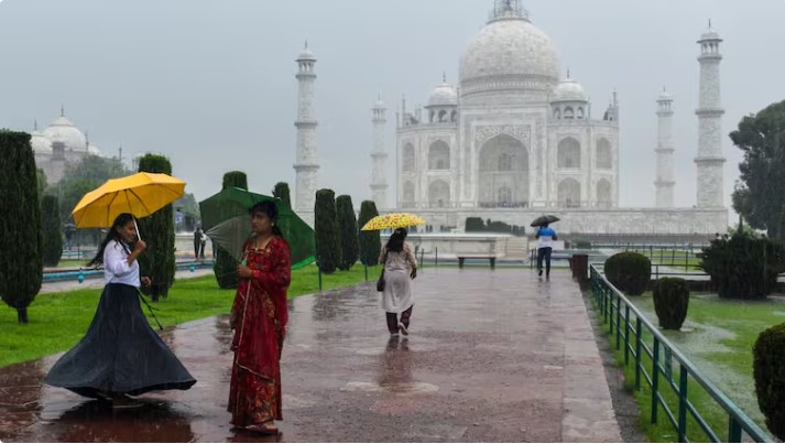 यूपी में 19 जुलाई तक भारी बारिश का अलर्ट, कई जिलों में यलो और ऑरेंज चेतावनी जारी।