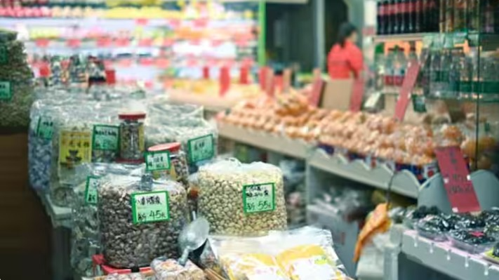 छोटी सी किराने की दुकान से सालाना 70 लाख का मुनाफा! सोशल मीडिया पर यूजर के दावे ने मचाया हड़कंप।