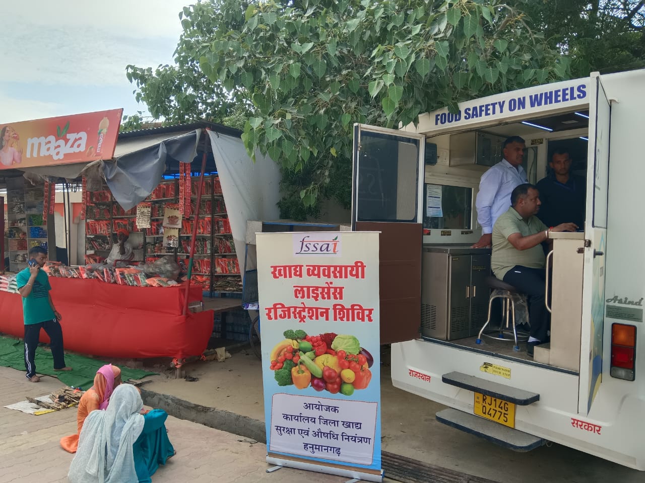 गोगामेड़ी मेला: खाद्य विभाग की बड़ी कार्रवाई, 72 लीटर एक्सपायरी कोल्डड्रिंक नष्ट, 26 व्यापारियों को मिले लाइसेंस