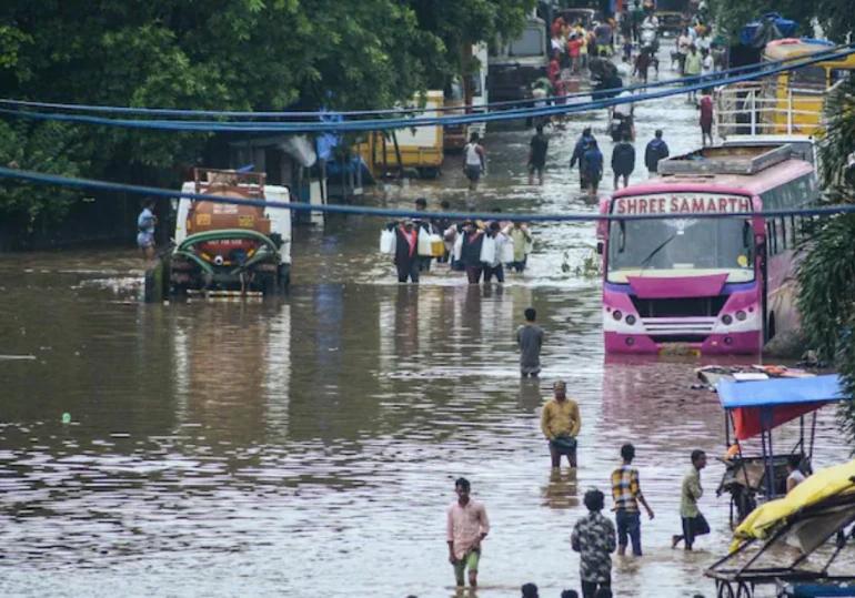 महाराष्ट्र में मूसलधार बारिश से हाहाकार: बीड, लातूर और नांदेड में बाढ़ की स्थिति गंभीर, सेना और NDRF तैनात