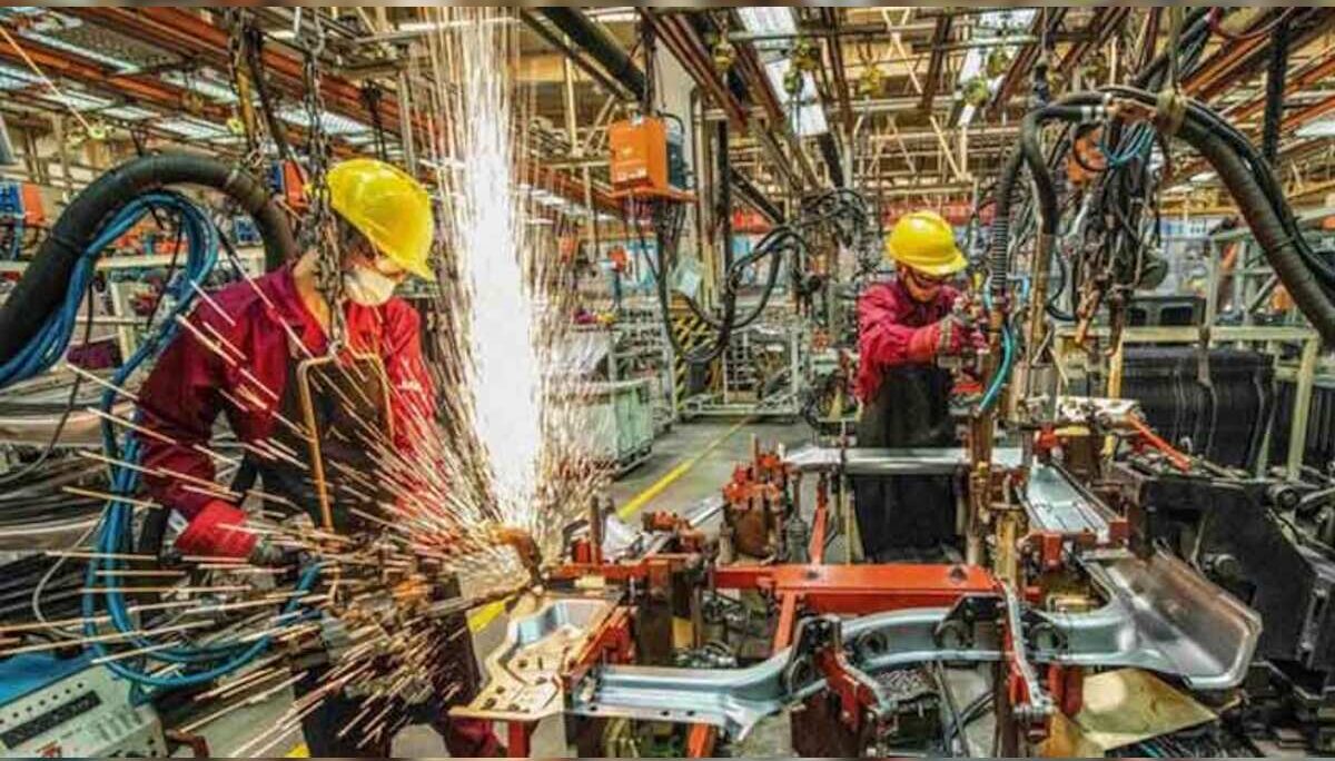 भारत के आर्थिक बूम ने मचाया तूफान: PMI ने तोड़ा रिकॉर्ड, कीमतों में 2013 के बाद सबसे तेज़ उछाल