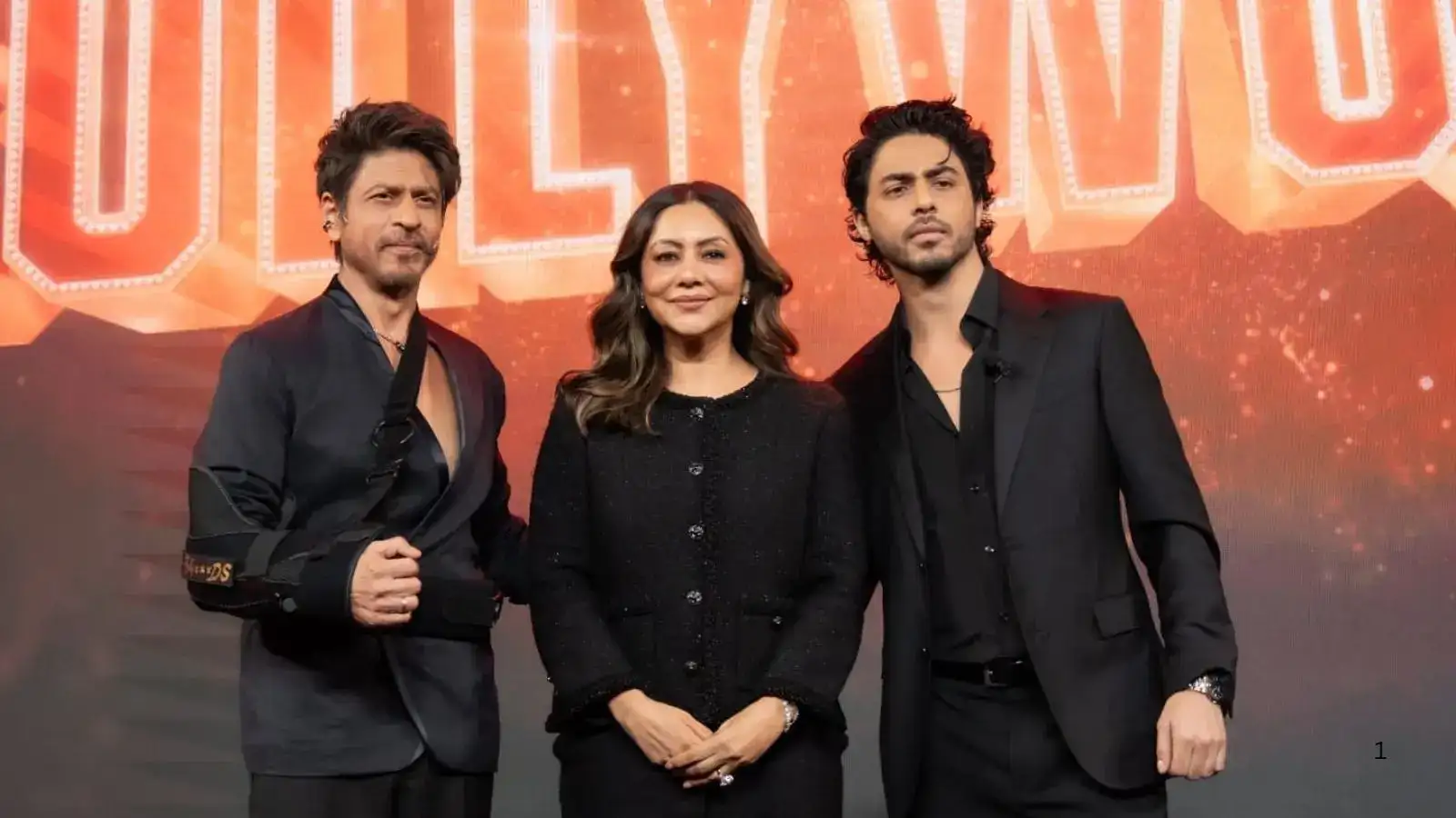 ‘बैड्स ऑफ़ बॉलीवुड’ लॉन्च में छाए आर्यन, शाहरुख़-गौरी ने दिया पूरा साथ