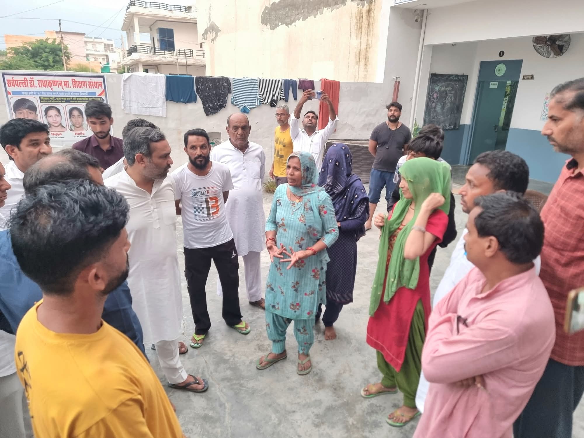 पूर्व विधायक अभिषेक मटोरिया ने किया नोहर जलभराव क्षेत्रों का दौरा, प्रभावित परिवारों से मिले और अधिकारियों को दिए निर्देश