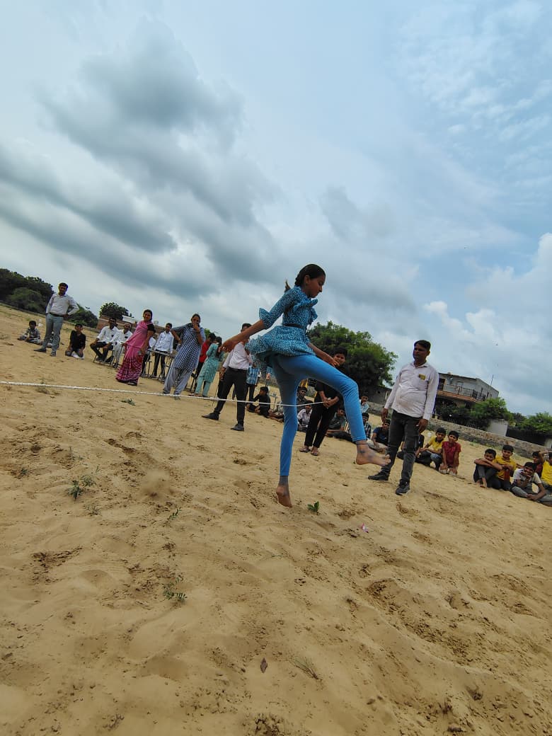 मां शारदा स्कूल में नो बैग डे पर खेलकूद प्रतियोगिताओं का हुआ आयोजन, बच्चों ने दिखाया दमखम