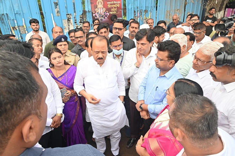 पुणे में बिल्डर्स को अल्टिमेटम: अजित पवार ने कहा नियम न मानने वालों के खिलाफ सख्त कार्रवाई
