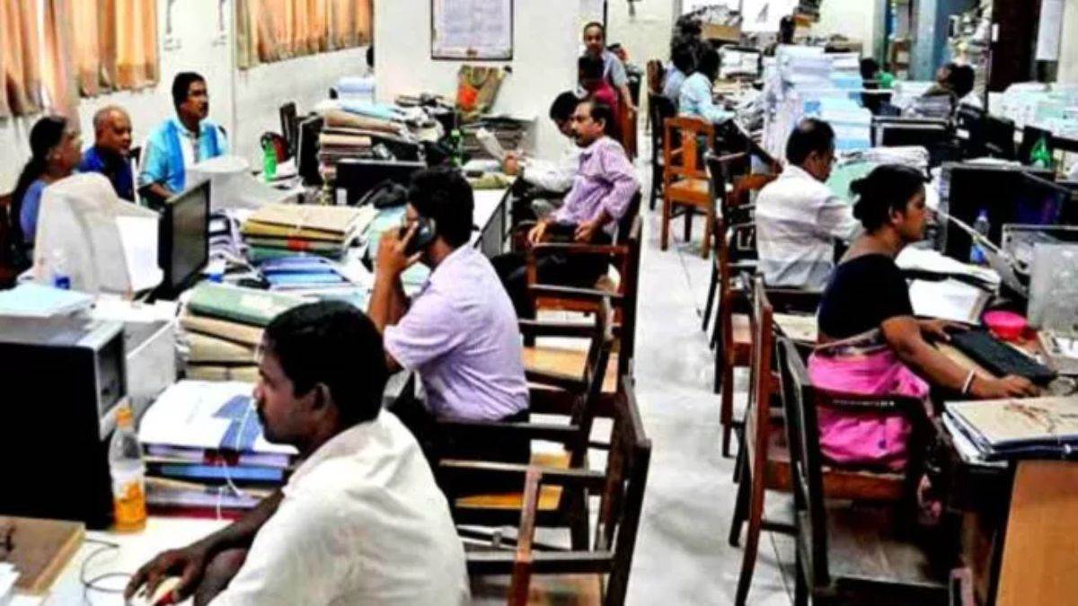 महाराष्ट्र सरकार का बड़ा फैसला: काम के घंटे बढ़ाने का विरोध