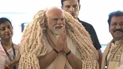 पूर्णिया में पीएम मोदी को पहनाई गई मखाना माला: जानिए किसने बनाई और कितना था वजन