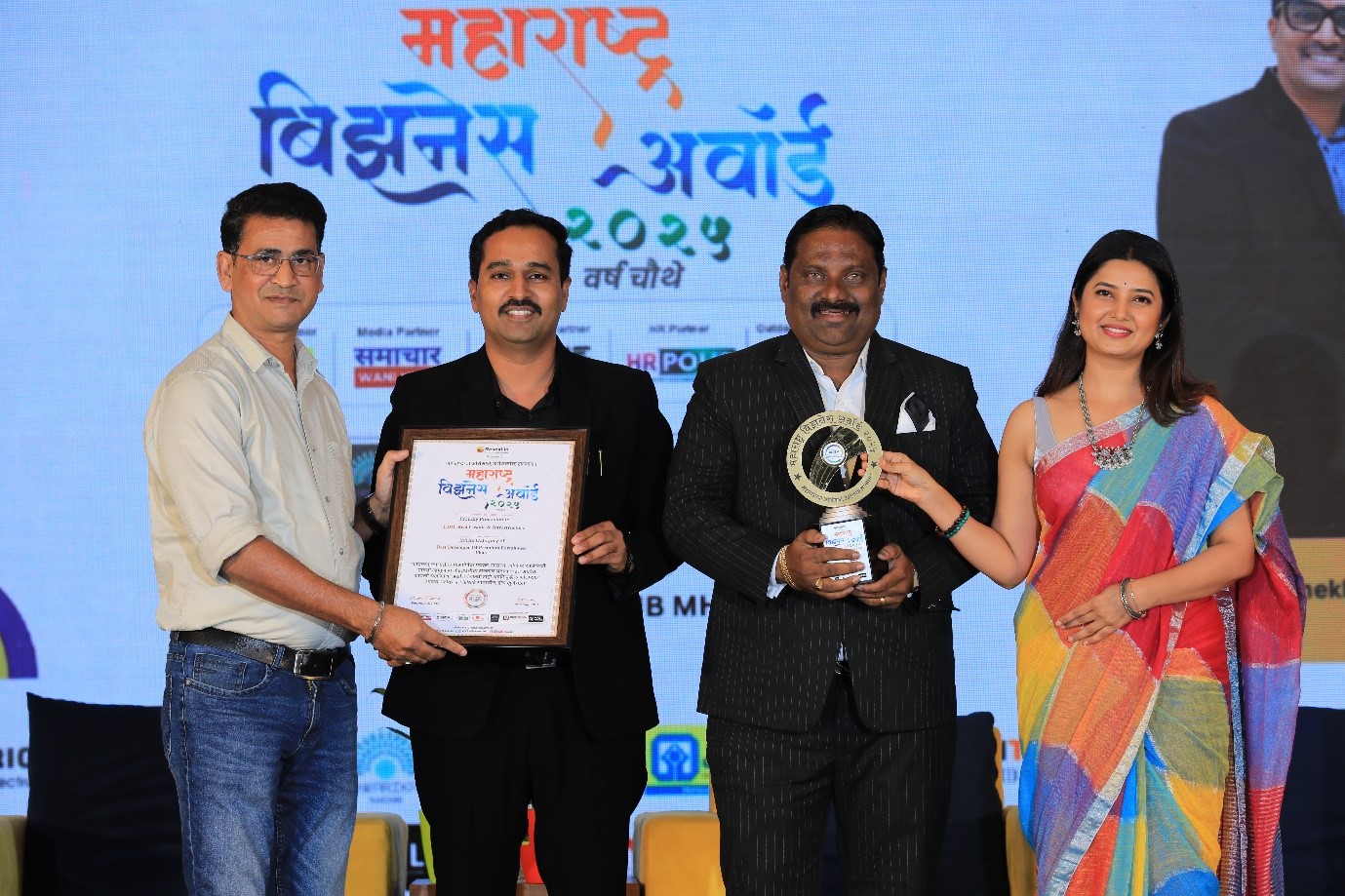 सीडीआईएल रियल एस्टेट एंड इंफ्रास्ट्रक्चर के चेयरमैन इंजीनियर चंद्रशेखर डांगे व श्री अजीत जाधव को महाराष्ट्र बिजनेस अवॉर्ड्स 2025 में प्रीमियम फार्महाउस प्लॉट्स के श्रेष्ठ डेवलपर्स सम्मान