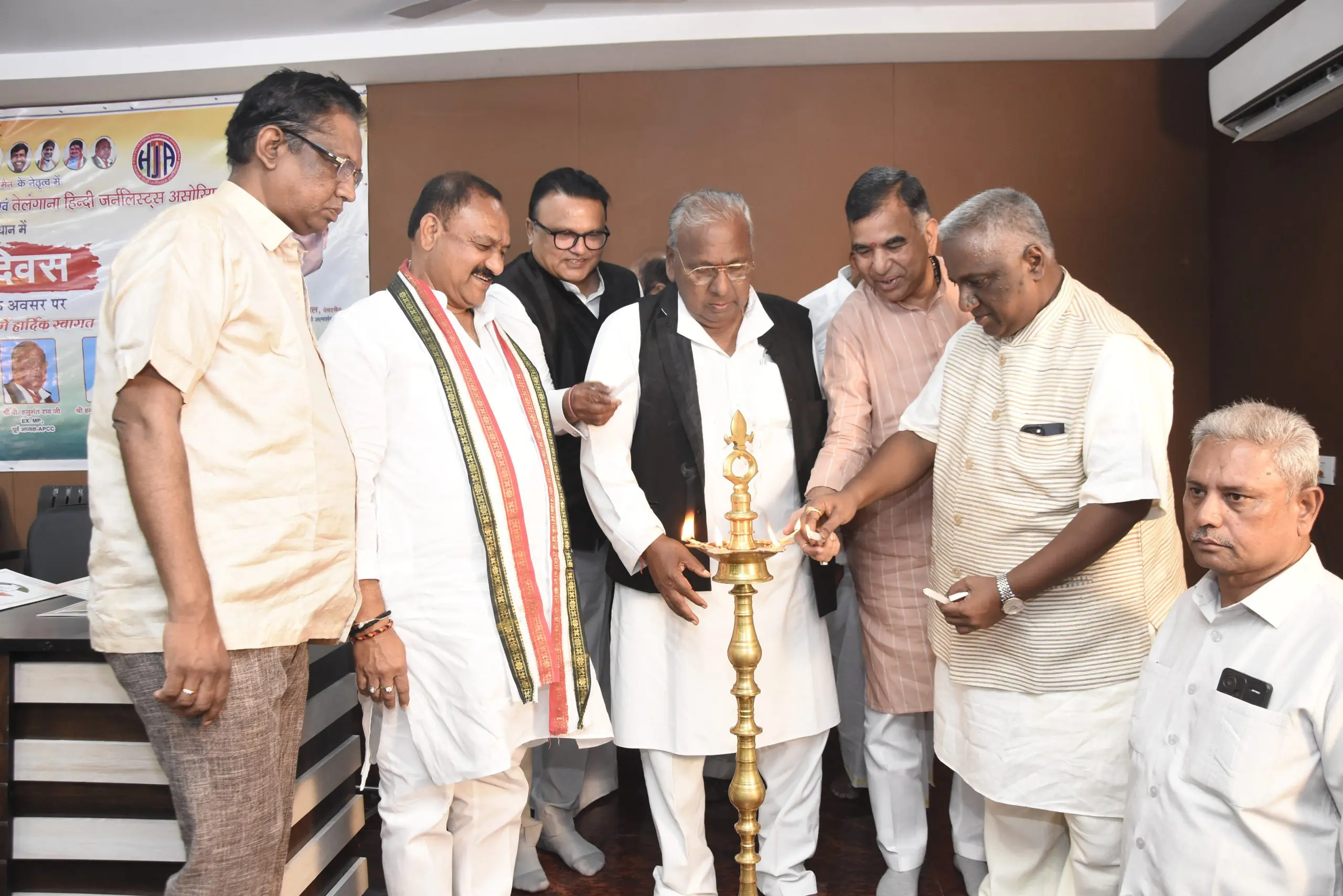 तेलंगाना कांग्रेस ने हिंदी दिवस पर साहित्यिक और सांस्कृतिक सम्मान समारोह आयोजित किया