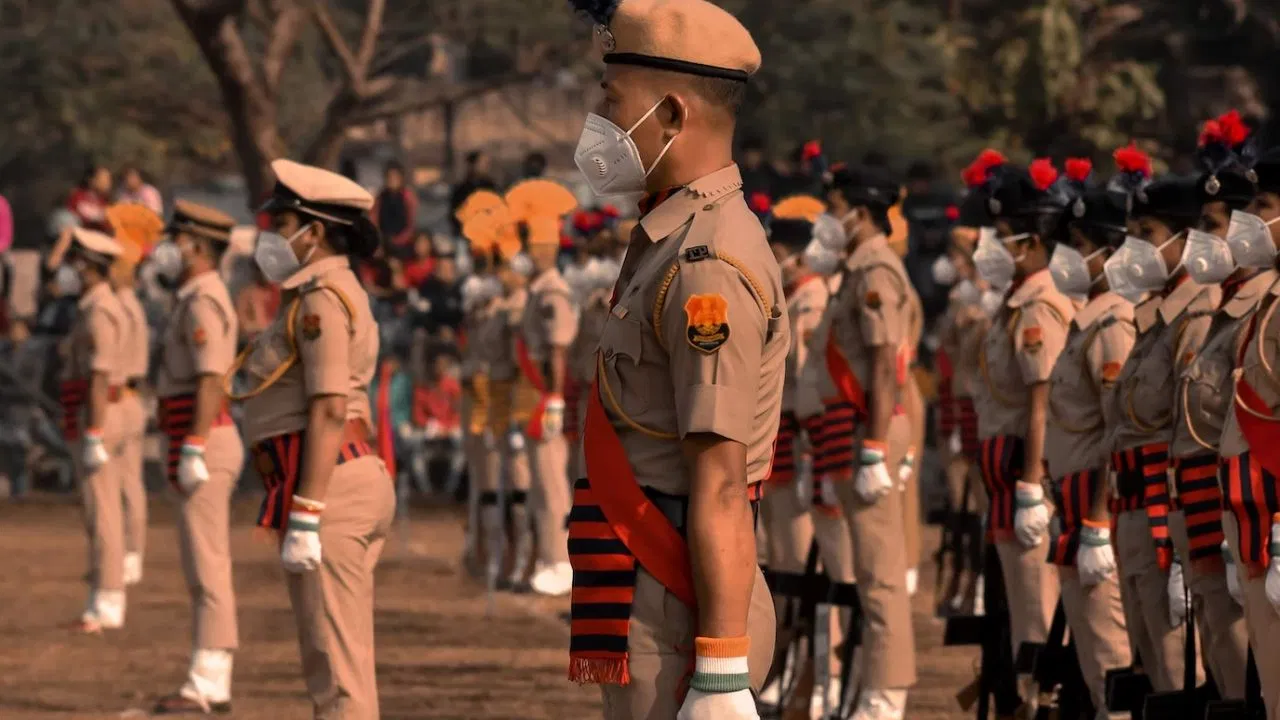 UP Police Exam 2025: कंप्यूटर ऑपरेटर, SI और ASI भर्ती परीक्षा नवंबर में, जानें एग्जाम पैटर्न