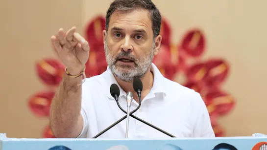 राहुल गांधी का ‘वोट चोरी’ अभियान: कांग्रेस के लिए वरदान या संकट?