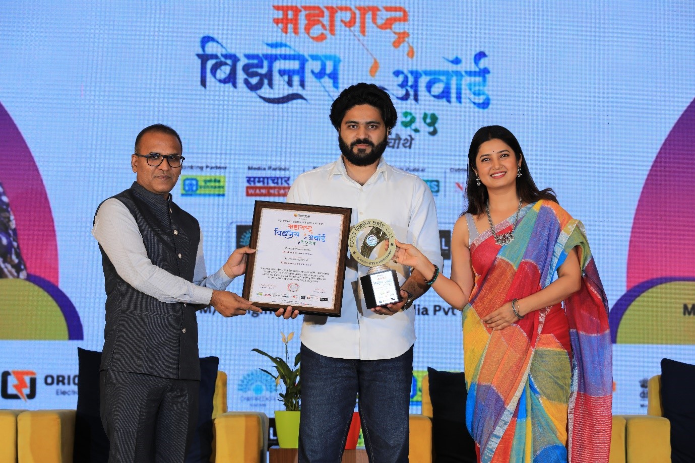 ओरिजिनटेक इलेक्ट्रॉनिक्स इंडिया प्रा. लि. के संस्थापक श्री शुभम अरुण ओमसे को महाराष्ट्र बिजनेस अवॉर्ड्स 2025 में एंटरप्रेन्योर ऑफ द ईयर सम्मान