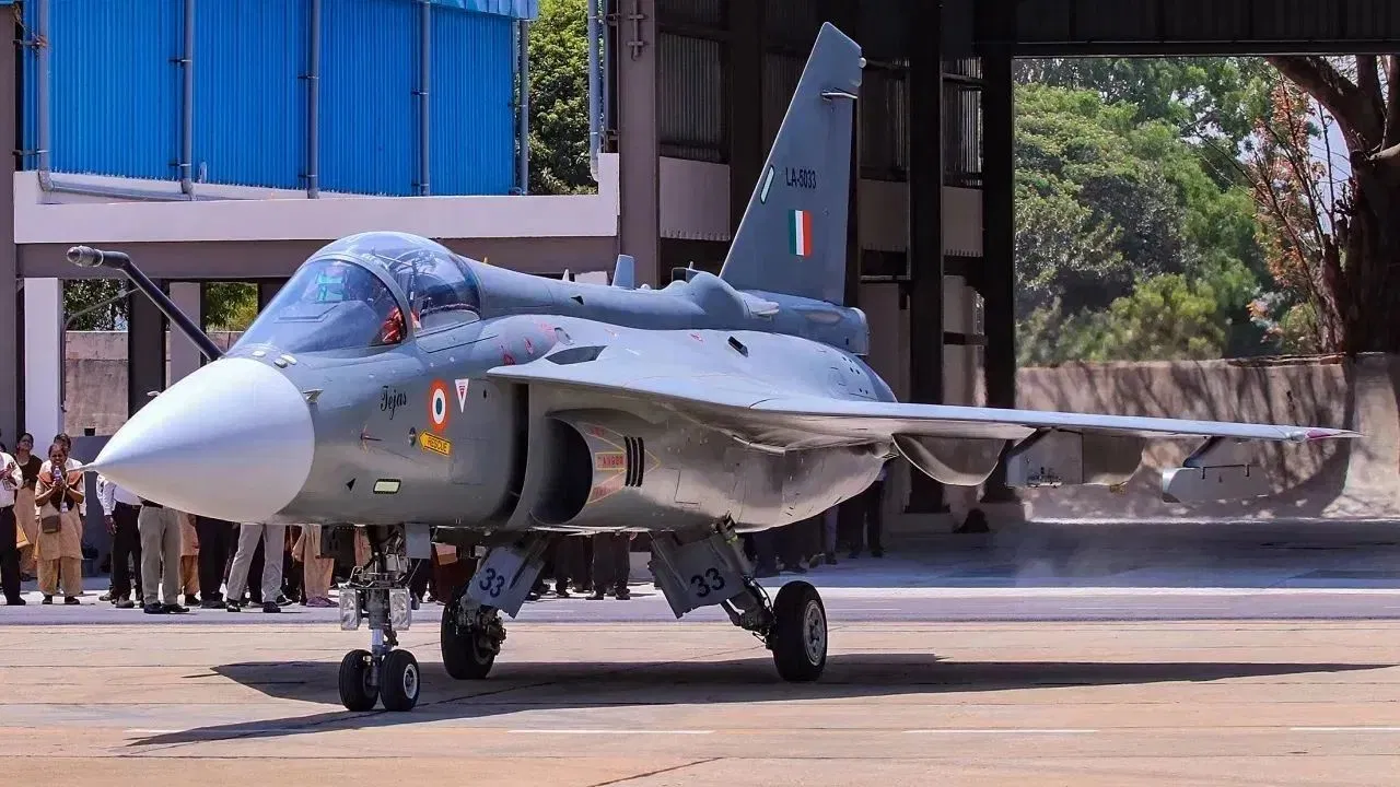 तेजस Mk1A को मिला तीसरा इंजन, भारत की ताकत में होगा जबरदस्त इजाफा – अमेरिका से जल्द मिलेंगे 12 और इंजन