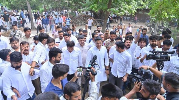DU चुनाव 2025: किरोरीमल कॉलेज में ABVP-NSUI कार्यकर्ताओं के बीच झड़प, चुनावी प्रचार के आखिरी दिन तनाव