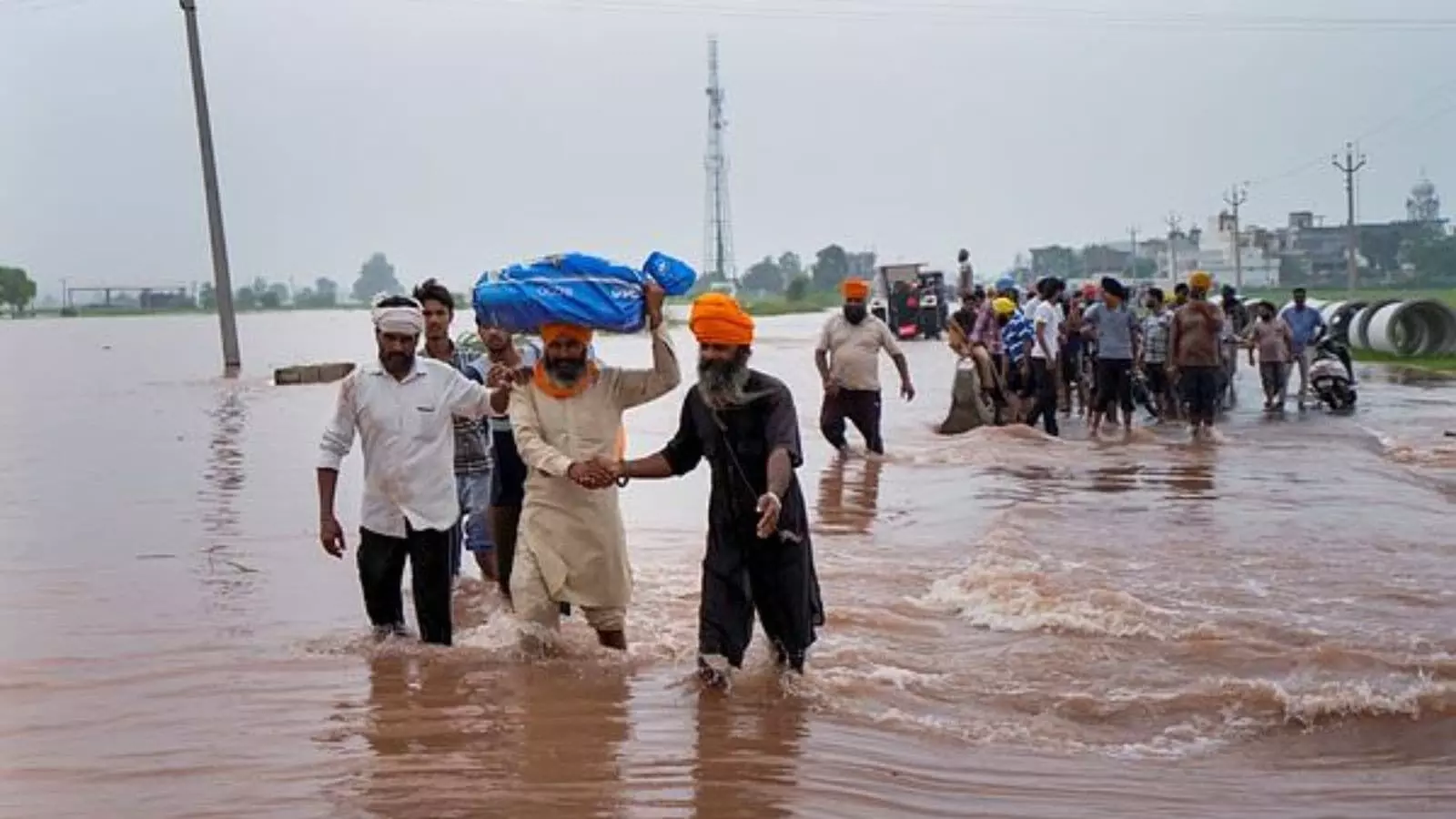 पंजाब सरकार का बड़ा कदम: बाढ़ प्रभावित इलाकों में स्वास्थ्य शिविर, पहले ही दिन 51,000 से ज्यादा लोगों ने कराई जांच