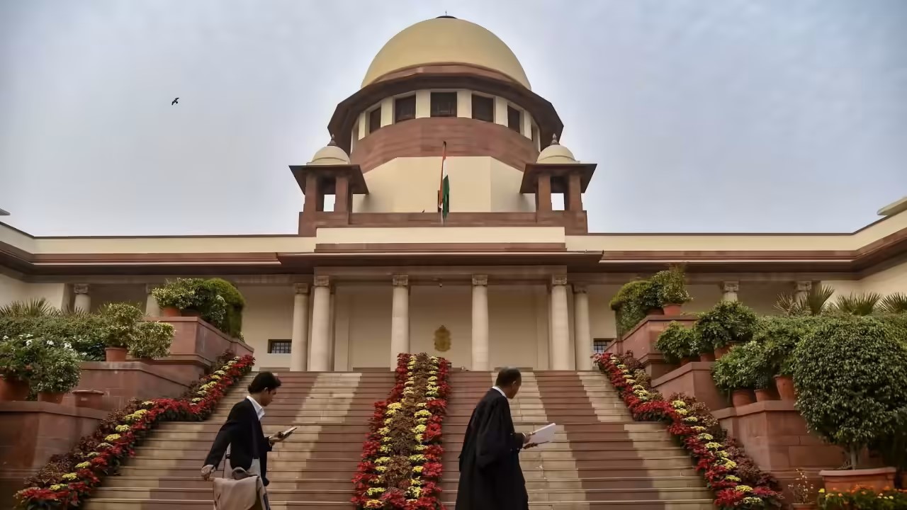 महाराष्ट्र में स्थानीय निकाय चुनाव जनवरी तक कराएं: सुप्रीम कोर्ट ने सरकार और चुनाव आयोग को दिया आदेश