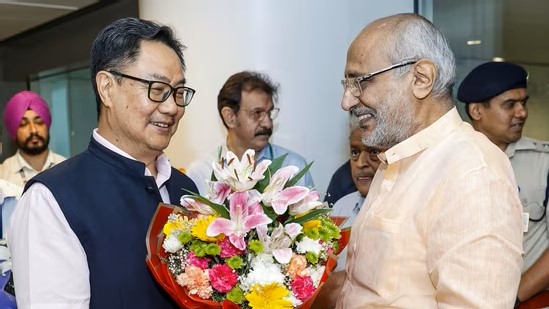 किरण रिजिजू का बड़ा बयान: उपराष्ट्रपति चुनाव में क्रॉस-वोटिंग का संकेत, INDIA ब्लॉक के सांसदों को दी धन्यवाद