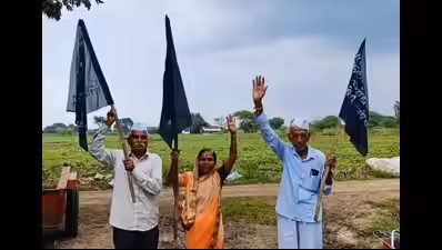 नाशिक में किसानों का ‘हर खेत काला झेंडा’ आंदोलन, सरकार पर चुनावी वादे पूरे न करने का आरोप