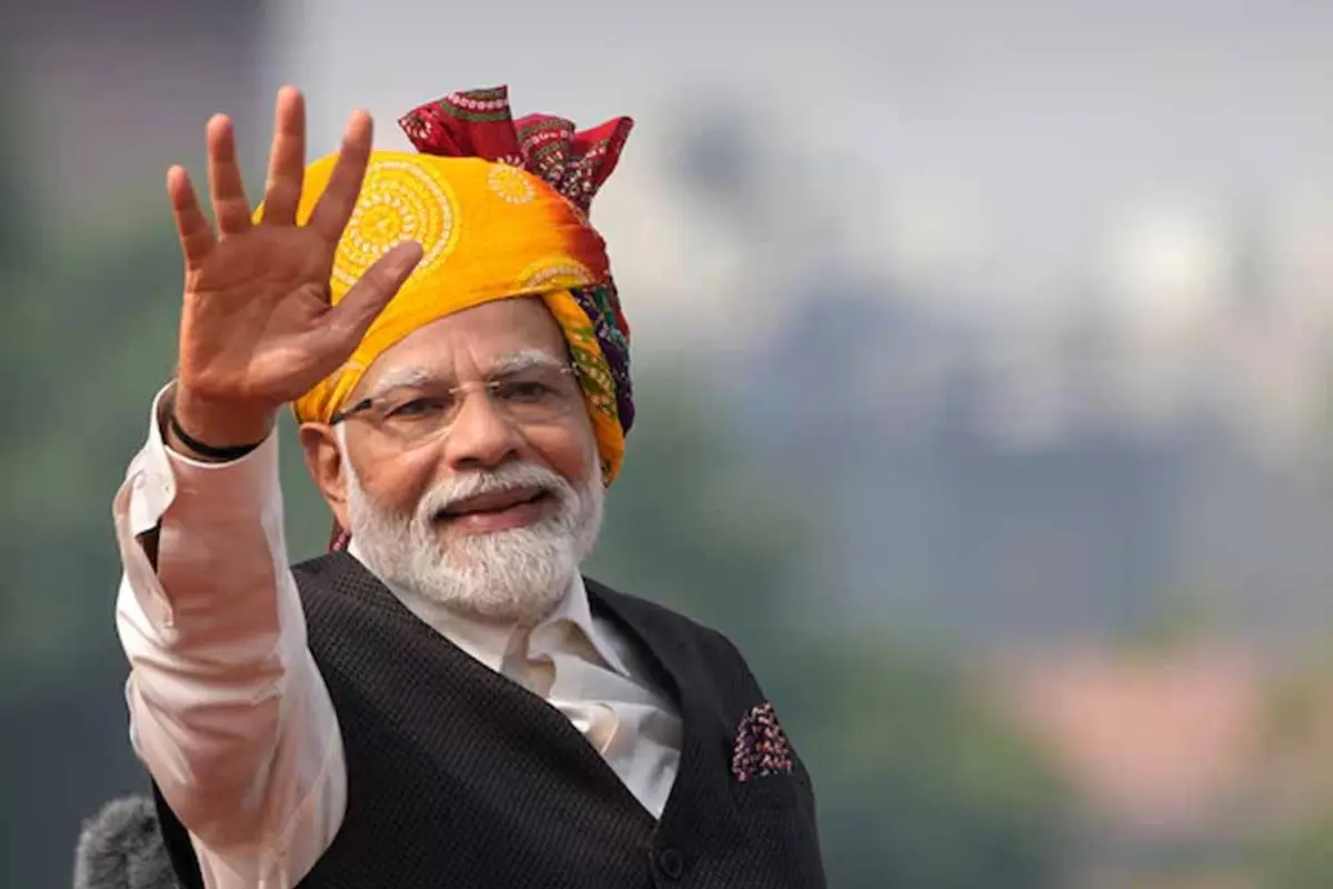 प्रधानमंत्री नरेंद्र मोदी का 75वां जन्मदिन, दुग्धाभिषेक, केक काटने और रक्तदान शिविर के साथ धूमधाम