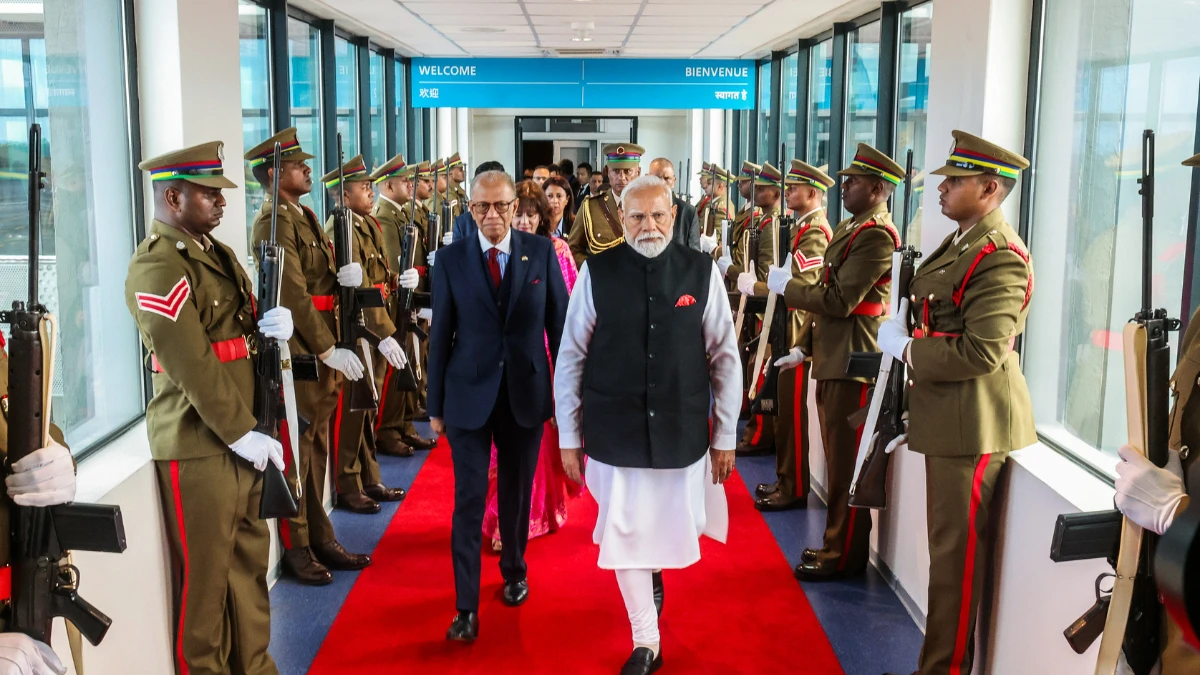 प्रधानमंत्री मोदी का वाराणसी दौरा: मॉरीशस प्रधानमंत्री से मुलाकात और उत्तराखंड आपदा सर्वेक्षण