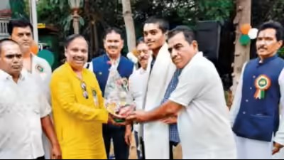 ऑटो चालक के बेटे ने NEET में शानदार प्रदर्शन कर सरकारी सीट हासिल की, परिवार में खुशी की लहर